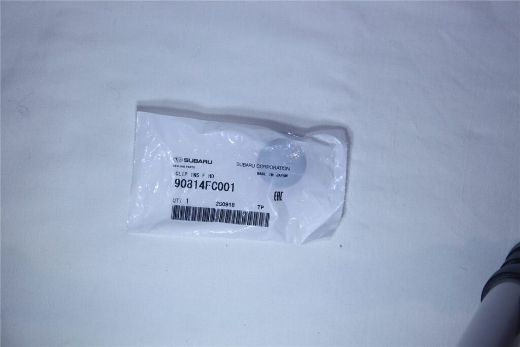 90814FC001 Subaru OEM Hood Insulator Clip