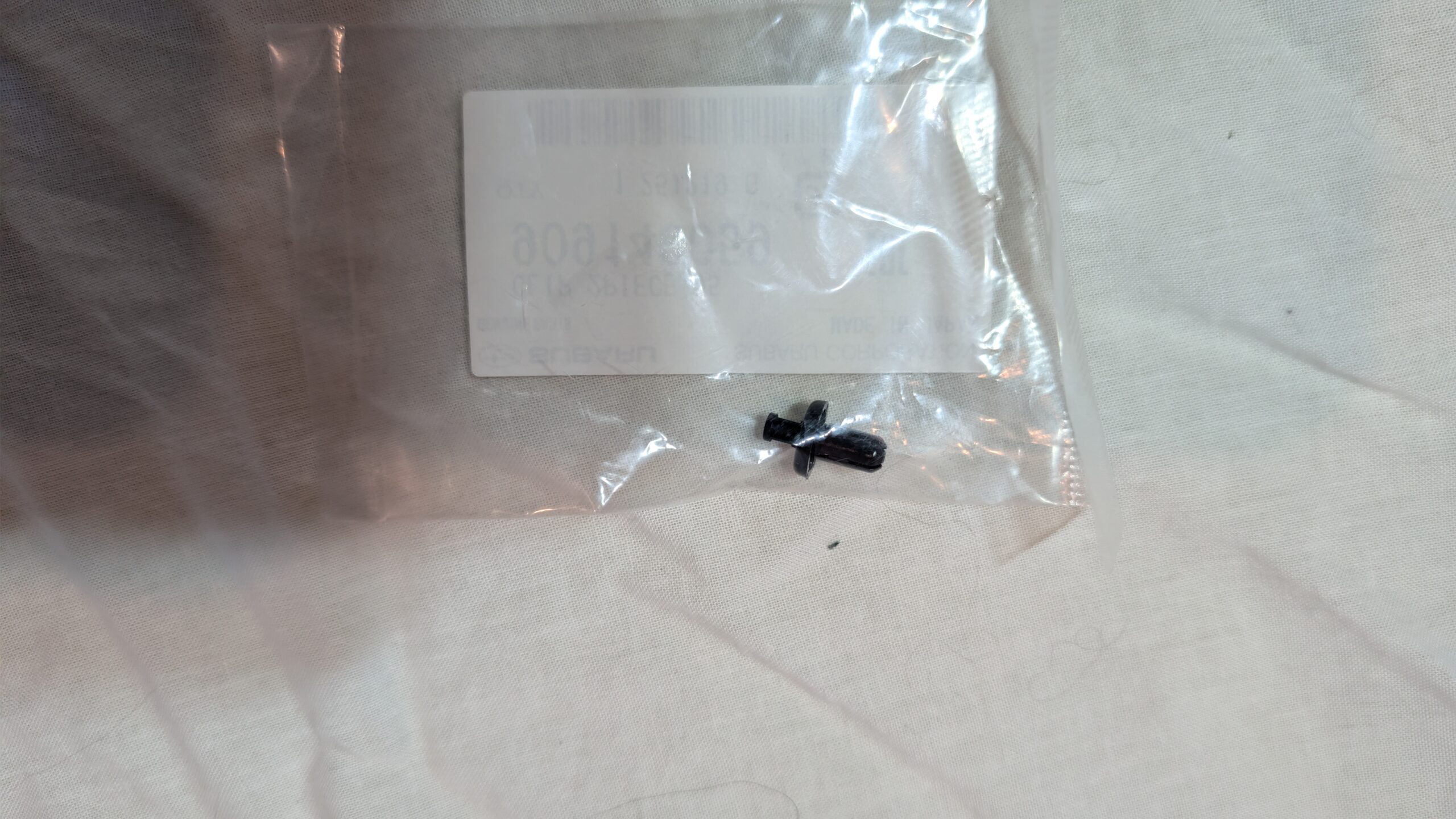 909140059 Subaru OEM 2-Piece Clip D5 - Image 2
